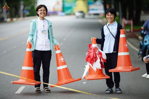 ภาพ No.88646:คณะสงฆ์ เจ้าหน้าที่ และสาธุชน ทุ่มเทแรงกายแรงใจเตรียมงาน เพื่องานวันครูผู้ค้นพบวิชชาธรรมกาย ตั้งแต่วันที่ 20 กันยายน พ.ศ. 2566