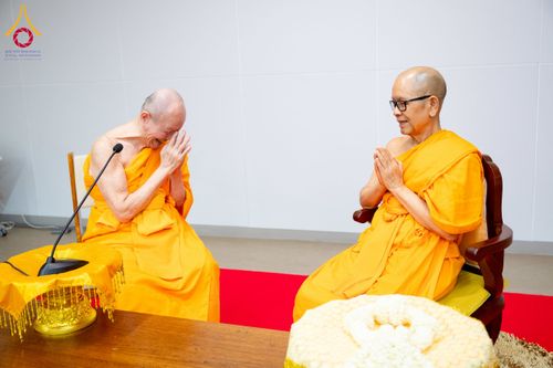 ภาพ No.222396:วันที่ 21 เมษายน พ.ศ. 2568 หลวงพ่อทัตตชีโวต้อนรับคณะสงฆ์ สปป.ลาว ณ อาคาร 100 ปี คุณยายมหารัตนอุบาสิกาจันทร์ ขนนกยูง วัดพระธรรมกาย