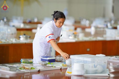 ภาพ No.243797:วันที่ 6 กันยายน พ.ศ. 2568 พิธีถวายภัตตาหารเมนูสวรรค์ เพื่อการบรรลุธรรม ณ หอฉันคุณยายอาจารย์ฯ วัดพระธรรมกาย