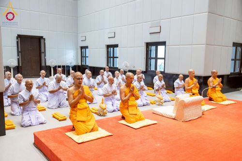 ภาพ No.244740:วันเสาร์ที่ 6 กันยายน พ.ศ. 2568 พิธีถวายบาตร บรรพชา อุปสมบทของนาคธรรมทายาท โครงการอุปสมบทหมู่บูชาธรรมครบรอบ 108 ปี  วันครูผู้ค้นพบวิชชาธรรมกาย ณ โบสถ์พระไตรปิฎก วัดพระธรรมกาย
