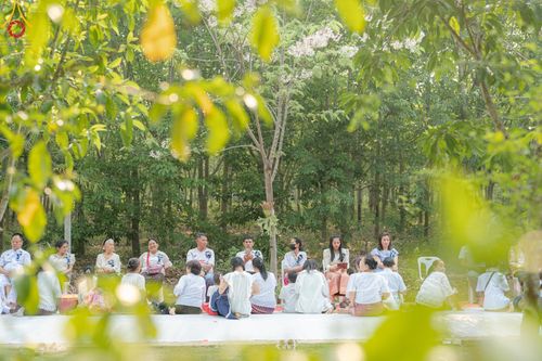 ภาพ No.135004: พิธีบรรพชาสามเณร  พิธีตักบาตรฉลองสามเณรใหม่ วันที่ 1 เมษายน พ.ศ.2567 ในโครงการบรรพชาสามเณรฟื้นฟูพระพุทธศาสนาทั่วไทย ณ ศูนย์ปฏิบัติธรรมแก้วเมืองเลย