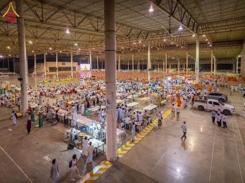 ภาพ No.279108:วันที่ 2 มกราคม พ.ศ.2569 พิธีถวายภัตตาหารเป็นสังฆทาน แด่พระธรรมยาตรา ณ วัดพระธรรมกาย ปทุมธานี ในโครงการธรรมยาตรา กตัญญูบูชา มหาปูชนียาจารย์ พระมงคลเทพมุนี(สด จนฺทสโร) พระผู้ปราบมาร อนุสรณ์สถาน 7 แห่ง ปีที่ 14