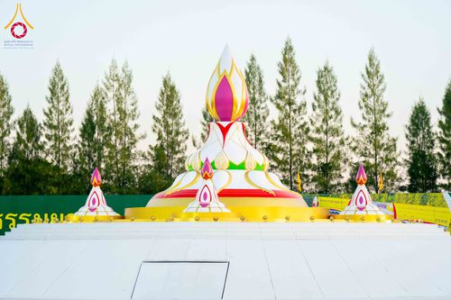 ภาพ No.290623:วันที่ 8 มกราคม พ.ศ. 2569 พระธรรมยาตราปฏิบัติธรรม และถ่ายภาพหมู่ประวัติศาสตร์ ในโครงการธรรมยาตรา กตัญญูบูชามหาปูชนียาจารย์ พระมงคลเทพมุนี(สด จนฺทสโร) พระผู้ปราบมาร อนุสรณ์สถาน 7 แห่ง ปีที่ 14 ณ อนุสรณ์สถานคลองบางนางแท่น อ.สามพราน จ.นครปฐม