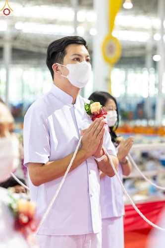 ภาพ No.89587:พิธีตักบาตร ข้าวสารอาหารแห้ง พิธีบูชาข้าวพระ และพิธีจุดเทียนใจ ไฟนิรันดร์  อนันตชัย ณ สภาธรรมกายสากล วัดพระธรรมกาย วันอาทิตย์ที่ 1 ตุลาคม พ.ศ. 2566