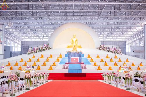 ภาพ No.136714:พิธีตักบาตร พิธีบูชาข้าวพระ ในวันอาทิตย์ต้นเดือนที่ 5 พฤษภาคม พ.ศ. 2567 ณ วัดพระธรรมกาย จ.ปทุมธานี