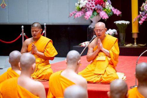 ภาพ No.229299:วันเสาร์ที่ 14 มิถุนายน พ.ศ. 2568 พิธีบรรพชา , พิธีถวายบาตร , พิธีอุปสมบท ในโครงการบรรพชาอุปสมบทหมู่ ผู้บริหารรุ่นที่ 15 และ อุดมศึกษา รุ่นที่ 52 ณ โบสถ์พระไตรปิฎก วัดพระธรรมกาย