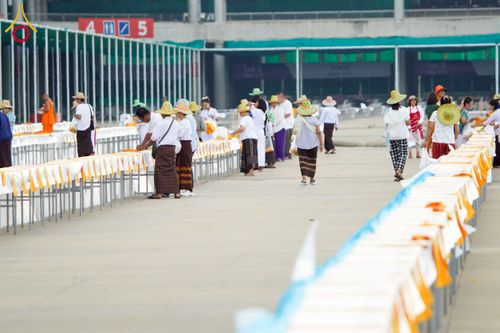 ภาพ No.217886:วันที่ 10-14 เมษายน พ.ศ. 2568 เจ้าหน้าที่อาสาสมัคร เตรียมงานวันคุ้มครองโลก ชุดที่ 2 วัดพระธรรมกาย จ.ปทุมธานี