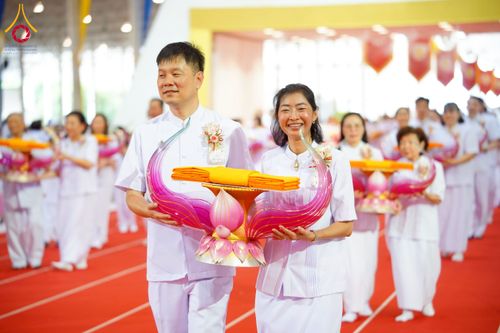 ภาพ No.215539:วันอาทิตย์ต้นเดือนที่ 6 เมษายน พ.ศ. 2568 ขบวนอัญเชิญผ้าป่าสมทบ มหาสังฆทาน 40,000 กว่าวัดทั่วประเทศ ณ สภาธรรมกายสากล วัดพระธรรมกาย