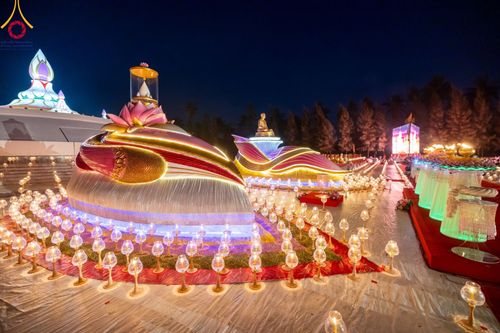 ภาพ No.109724:พิธีจุดประทีปถวายเป็นพุทธบูชา และบูชาธรรมมหาปูชนียาจารย์ วันที่ 10 มกราคม พ.ศ. 2567 ณ อนุสรณ์สถานคลองบางนางแท่น อ.สามพราน จ.นครปฐม