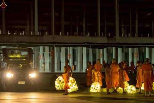 ภาพ No.241128:วันพุธที่ 27 สิงหาคม พ.ศ. 2568 พิธีจุดประทีป ในวันธรรมชัย ณ วัดพระธรรมกาย