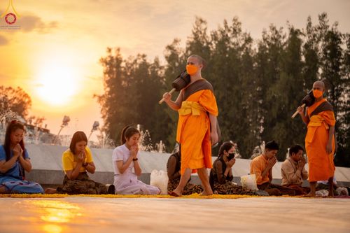 ภาพ No.120463:พิธีต้อนรับพระธรรมยาตรา ในโครงการธรรมยาตรา กตัญญูบูชา มหาปูชนียาจารย์ พระมงคลเทพมุนี(สด จนฺทสโร) พระผู้ปราบมาร อนุสรณ์สถาน 7 แห่ง ปีที่ 12 วันที่ 28 มกราคม พ.ศ. 2567 ณ วัดพระธรรมกาย จ.ปทุมธานี (ชุดที่ 2)