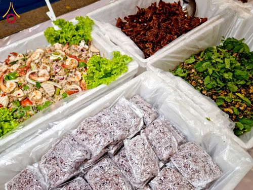 ภาพ No.203822:พิธีถวายภัตตาหารเป็นสังฆทาน แด่พระธรรมยาตรา ณ วัดพระธรรมกาย ตำบลคลองสาม อำเภอคลองหลวง จังหวัดปทุมธานี ในโครงการธรรมยาตรา กตัญญูบูชา มหาปูชนียาจารย์ พระมงคลเทพมุนี(สด จนฺทสโร) พระผู้ปราบมาร อนุสรณ์สถาน 7 แห่ง ปีที่ 13 วันที่ 30 มกราคม พ.ศ. 2568