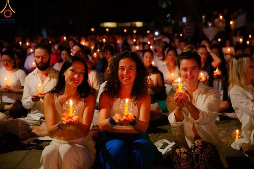 ภาพ No.156530:วัดพุทธบาหลีและวัดพระธรรมกาย จัดปฏิบัติธรรมนานาชาติ 1,151 คนจาก 78 ประเทศ ใน "วันสันติภาพสากล" ณ บาหลี อินโดนีเซีย วันเสาร์ที่ 21 กันยายน พ.ศ. 2567 เวลา 16.00-21.00 น. ณ พิพิธภัณฑ์ ARMA เมืองอูบุด จังหวัดบาหลี ประเทศอินโดนีเซีย