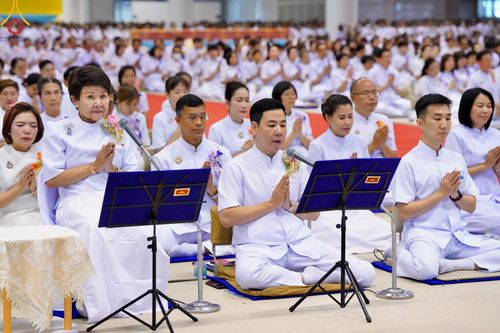 ภาพ No.167852:พิธีทอดกฐิน และ พิธีกรานกฐิน ในวันอาทิตย์ที่ 3 พฤศจิกายน พ.ศ. 2567 ณ วัดพระธรรมกาย จ.ปทุมธานี