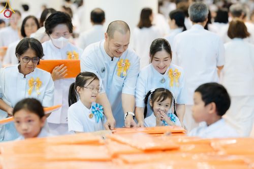 ภาพ No.160273:พิธีทอดผ้าป่าสมทบกฐินวัดพระธรรมกาย และสมทบกฐิน 30,000 วัดทั่วไทย ครั้งที่ 3 ณ สภาธรรมกายสากล วัดพระธรรมกาย วันพฤหัสบดีที่ 10 ตุลาคม พ.ศ. 2567