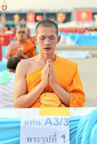 ภาพ No.221710:วันอังคารที่ 22 เมษายน พ.ศ. 2568 ภาพพิธีถวายมหาสังฆทานคณะสงฆ์ 40,000 กว่าวัดทั่วประเทศ เนื่องในวันคุ้มครองโลก ชุดที่ 2 (ปลื้มให้สมการรอคอย) ณ ลานธรรมพระมหาธรรมกายเจดีย์ วัดพระธรรมกาย