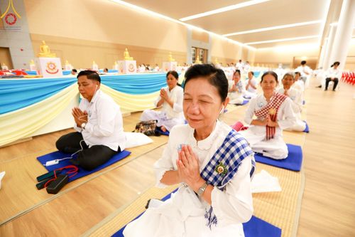 ภาพ No.60467:การต้อนรับพระสังฆาธิการ 10,000 กว่าวัดทั่วประเทศ พิธีมอบปัจจัยช่วยเหลือครู 4 จังหวัดชายแดนภาคใต้ พิธีปฏิบัติธรรม ในวันคุ้มครองโลก วันจันทร์ที่ 22 เมษายน พ.ศ.2567 ณ วัดพระธรรมกาย จ.ปทุมธานี