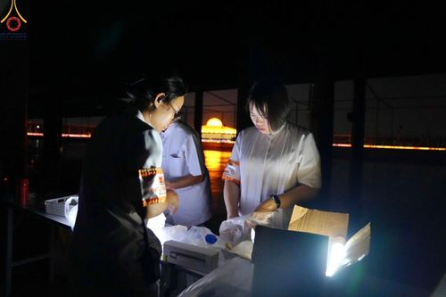 ภาพ No.150732:V.44 เพื่อพ่อ ภาพเตรียมงาน ปฎิบัติงาน ของเจ้าหน้าที่ อาสาสมัคร ทุกสถานะ เพื่อความสำเร็จ ในงานวันธรรมชัย วันอังคารที่ 27 สิงหาคม พ.ศ. 2567