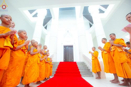 ภาพ No.136425:พิธีอุปสมบทสามเณรเตรียมสถาบันธรรมชัย รุ่นที่ 21 ณ โบสถ์พระไตรปิฏก วัดพระธรรมกาย วันเสาร์ที่ 4 พฤษภาคม พ.ศ.2567