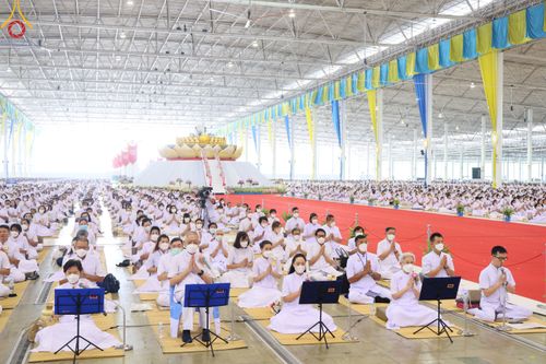 ภาพ No.78932:พิธีตักบาตร ข้าวสารอาหารแห้ง พิธีบูชาข้าวพระ ในวันอาทิตย์ต้นเดือนที่ 2 เมษายน พ.ศ. 2566