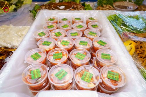 ภาพ No.303192:วันที่ 26 มกราคม พ.ศ. 2569 พิธีถวายภัตตาหารเป็นสังฆทาน แด่พระธรรมยาตรา ณ วัดพระธรรมกาย  จังหวัดปทุมธานี ในโครงการธรรมยาตรา กตัญญูบูชา มหาปูชนียาจารย์ พระมงคลเทพมุนี(สด จนฺทสโร) พระผู้ปราบมาร อนุสรณ์สถาน 7 แห่ง ปีที่ 14