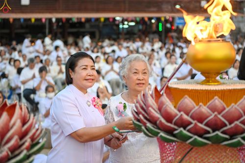 ภาพ No.297025:วันที่ 17 มกราคม พ.ศ. 2569 พิธีจุดประทีปถวายเป็นพุทธบูชา และบูชาธรรมมหาปูชนียาจารย์ (ภาพชุดที่ 2) ณ วัดโบสถ์บน ต.บางคูเวียง จ.นนทบุรี อนุสรณ์สถานลำดับที่ 4 สถานที่เกิดด้วยกายธรรม ในโครงการธรรมยาตรา กตัญญูบูชา มหาปูชนียาจารย์ พระมงคลเทพมุนี(สด จนฺทสโร) พร