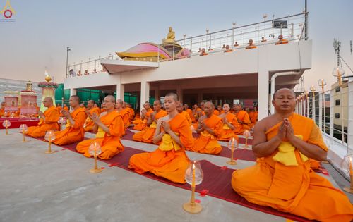 ภาพ No.302879:วันที่ 24 มกราคม พ.ศ. 2569 พิธีจุดประทีปธรรมถวายเป็นพุทธบูชา  และบูชาธรรมมหาปูชนียาจารย์  ณ อาคารธรรมยาตรา กตัญญูบูชามหาปูชนียาจารย์  ตรงข้ามวัดปากน้ำภาษีเจริญ จ.กรุงเทพมหานคร ในโครงการธรรมยาตรา กตัญญูบูชา มหาปูชนียาจารย์ พระมงคลเทพมุนี(สด จนฺทสโร) พระผู