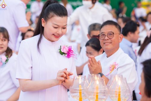 ภาพ No.297046:วันที่ 17 มกราคม พ.ศ. 2569 พิธีจุดประทีปถวายเป็นพุทธบูชา และบูชาธรรมมหาปูชนียาจารย์ (ภาพชุดที่ 2) ณ วัดโบสถ์บน ต.บางคูเวียง จ.นนทบุรี อนุสรณ์สถานลำดับที่ 4 สถานที่เกิดด้วยกายธรรม ในโครงการธรรมยาตรา กตัญญูบูชา มหาปูชนียาจารย์ พระมงคลเทพมุนี(สด จนฺทสโร) พร