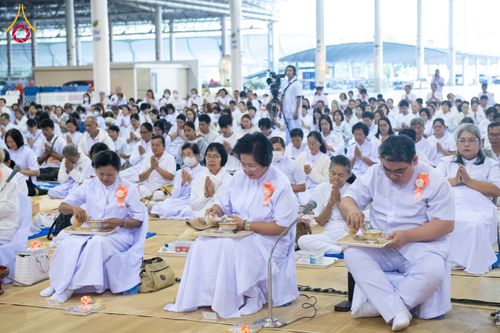 ภาพ No.279095:วันที่ 2 มกราคม พ.ศ.2569 พิธีถวายภัตตาหารเป็นสังฆทาน แด่พระธรรมยาตรา ณ วัดพระธรรมกาย ปทุมธานี ในโครงการธรรมยาตรา กตัญญูบูชา มหาปูชนียาจารย์ พระมงคลเทพมุนี(สด จนฺทสโร) พระผู้ปราบมาร อนุสรณ์สถาน 7 แห่ง ปีที่ 14