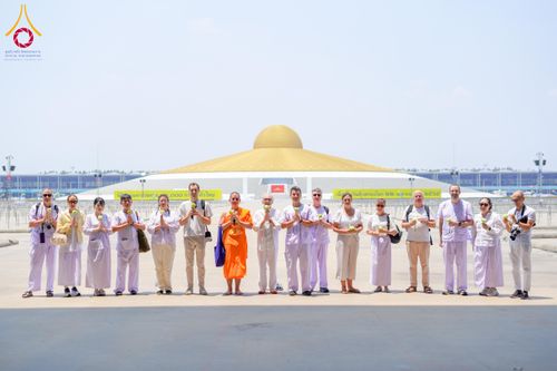 ภาพ No.326801:วันที่ 27-30 เมษายน พ.ศ.2569 ต้อนรับชาวต่างชาติจากประเทศมาเลเซีย ฝรั่งเศส เมียนมาร์ และศรีลังกา  เยี่ยมชมวัดพระธรรมกาย