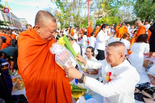 ภาพ No.313978:วันอาทิตย์ที่ 14 มีนาคม พ.ศ. 2569 ทำบุญเมืองหาดใหญ่ตักบาตรพระ 1,109 รูป เติมบุญใหญ่ หลังวิกฤตมหาอุทกภัย ณ ซุ้มประตูไชน่าทาวน์ ถนนศุภสารรังสรรค์ อ.หาดใหญ่ จ.สงขลา