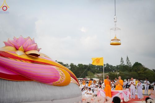 ภาพ No.129370:พิธีประดิษฐานพระบรมสารีริกธาตุ ณ มหารัตนะเจดีย์สิริปทุมสวรรค์ ศูนย์ปฏิบัติธรรมภาคใต้ อ.บางกล่ำ จ.สงขลา วันที่ 10 มีนาคม พ.ศ.2567
