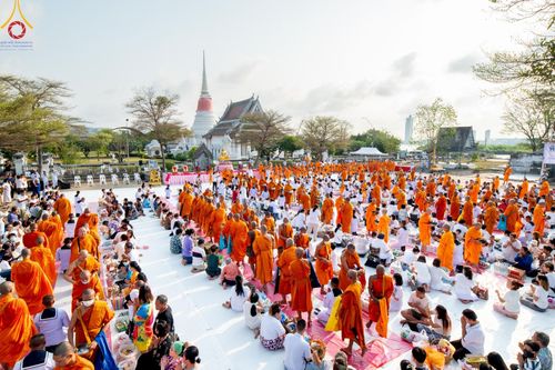 ภาพ No.58143:พิธีตักบาตรพระภิกษุและสามเณร 180 รูป ณ ลานองค์พระสมุทรเจดีย์ จ.สมุทรปราการ วันเสาร์ที่ 27 เมษายน พ.ศ. 2567