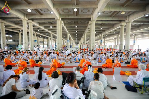 ภาพ No.62584:พิธีถวายบาตรเเละไทยธรรม ในโครงการอุปสมบทหมู่ บูชาธรรมหลวงพ่อธัมมชโย พ.ศ.2567 ณ ลานธรรม พระมหาธรรมกายเจดีย์ วันที่ 13 เมษายน พ.ศ.2567