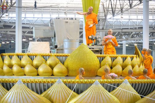 ภาพ No.77034:พิธีหล่อพระบรมพุทธเจ้า ในวันมาฆบูชา อาทิตย์ต้นเดือนที่ 6 มีนาคม พ.ศ. 2566 ณ วัดพระธรรมกาย จ.ปทุมธานี