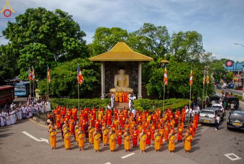 ภาพ No.139884:PhotoStory มหาศรัทธา ธรรมยาตราศรีลังกา EP.2 พิธีเปิดโครงการสยาม-ลังกา ธรรมยาตรา ฉลองเทศกาลวิสาขบูชาแห่งชาติ ศรีลังกา บูชาธรรม 80 ปีหลวงพ่อธัมมชโย เมื่อวันที่ 17 พฤษภาคม พ.ศ. 2567