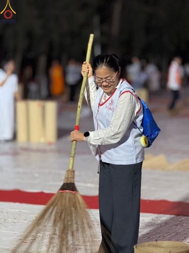 ภาพ No.198747:V.50 สารพัดV สารพัดดี ที่ธรรมยาตรา ในโครงการธรรมยาตรา กตัญญูบูชา มหาปูชนียาจารย์ พระมงคลเทพมุนี(สด จนฺทสโร) พระผู้ปราบมาร อนุสรณ์สถาน 7 แห่ง ปีที่ 13 ระหว่างวันที่ 2-31 มกราคม พ.ศ. 2568