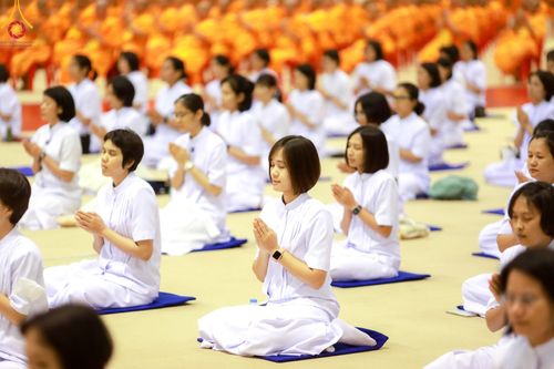 ภาพ No.59253:พิธีเจริญพระพุทธมนต์ ถวายภัตตาหารเป็นสังฆทาน เนื่องในวาระอายุวัฒนมงคล 80 ปี หลวงพ่อธัมมชโย ณ สภาธรรมกายสากล วัดพระธรรมกาย วันพุธที่ 24 เมษายน พ.ศ.2567