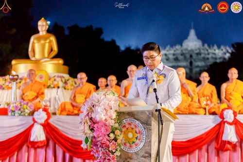 ภาพ No.224503:วันจันทร์ที่ 12 พฤษภาคม พ.ศ. 2568  ชาวพุทธในอินโดนีเซีย ร่วมฉลองวิสาขบูชาจุดประทีปกว่า 200,000 ดวง ณ พระมหาเจดีย์บรมพุทโธ  เจริญพุทธมนต์ถวาย “พระวชิรเกล้าเจ้าอยู่หัว”