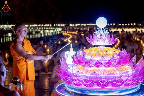 ภาพ No.266323:วันพุธที่ 5 พฤศจิกายน พ.ศ. 2568 (วันพระ ขึ้น 15 ค่ำ เดือน 12) พิธีลอยกระทงธรรม  ณ สระมหาเศรษฐีทะเลบุญ มหาวิหารพระมงคลเทพมุนี วัดพระธรรมกาย จ.ปทุมธานี