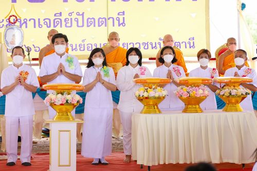 ภาพ No.76218:พิธีกลั่นแผ่นดินสร้างมหาเจดีย์ปัตตานี , พิธีตักบาตรแด่พระภิกษุสงฆ์ 159 รูป ,  พิธีทอดผ้าป่า , พิธีโปรยรัตนชาติ ,  พิธีจุดประทีปถวายเป็นพุทธบูชา ณ ศูนย์อบรมเยาวชนปัตตานี จ.ปัตตานี วันอาทิตย์ที่ 5 กุมภาพันธ์ พ.ศ.2566