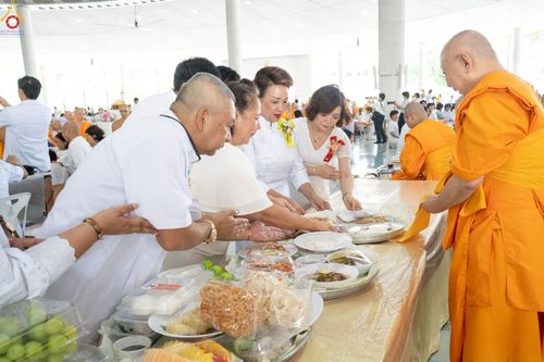 ภาพ No.240102:วันเสาร์ที่ 23 สิงหาคม พ.ศ. 2568 (วันพระ แรม 14 ค่ำ เดือน 9) พิธีบุพเปตพลี ครั้งที่ 169 ร่วมอุทิศบุญแด่หมู่ญาติที่ล่วงลับไปแล้ว และสืบทอดอายุพระพุทธศาสนา ณ หอฉันคุณยายอาจารย์ฯ วัดพระธรรมกาย