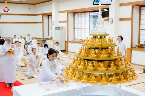 ภาพ No.220991:วันที่ 13 เมษายน พ.ศ. 2568 พิธีโปรยรัตนชาติปฐมเริ่มสถาปนาเจดีย์ และ พิธีเปิดหมู่บ้านปฏิบัติธรรม เพื่อการบรรลุธรรม ณ วัดป่าธรรมกายนานาชาติโทชิหงิ  ประเทศญี่ปุ่น