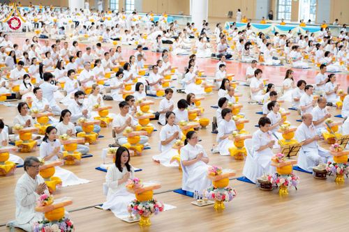 ภาพ No.270628:วันอาทิตย์ที่ 16 พฤศจิกายน พ.ศ. 2568 ถวายกองทุนโครงการอุปสมบทหมู่ 3,000 รูปทั่วไทย  รุ่นบูชาธรรมมหาปูชนียาจารย์ ณ ห้องแก้วสารพัดนึก 2 สภาธรรมกายสากล วัดพระธรรมกาย