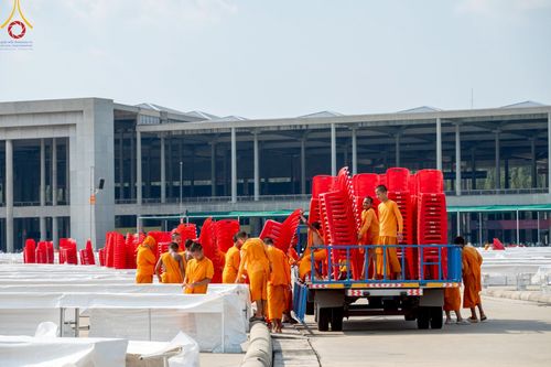 ภาพ No.220800:วันที่ 24-25 เมษายน พ.ศ. 2568 การเก็บงาน ผ้ารับประเคน ผ้าระบาย โต๊ะ เก้าอี้  ภายหลังงานวันคุ้มครองโลก ณ วัดพระธรรมกาย