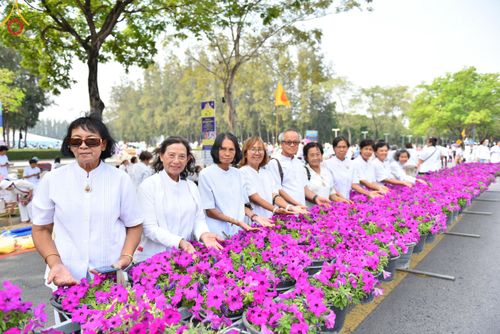 ภาพ No.120040:พิธีต้อนรับพระธรรมยาตรา ในโครงการธรรมยาตรา กตัญญูบูชา มหาปูชนียาจารย์ พระมงคลเทพมุนี(สด จนฺทสโร) พระผู้ปราบมาร อนุสรณ์สถาน 7 แห่ง ปีที่ 12 วันที่ 28 มกราคม พ.ศ. 2567 ณ วัดพระธรรมกาย จ.ปทุมธานี