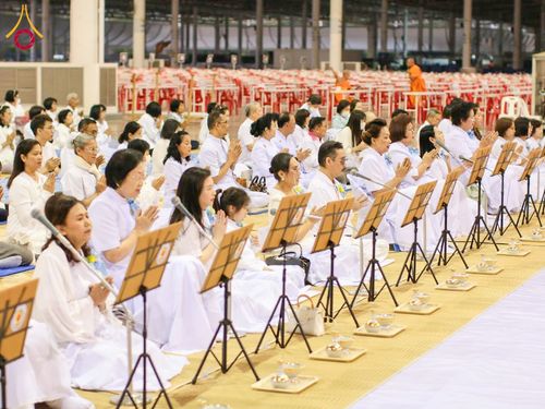 ภาพ No.203221:พิธีถวายภัตตาหารเป็นสังฆทาน แด่พระธรรมยาตรา ณ วัดพระธรรมกาย ตำบลคลองสาม อำเภอคลองหลวง จังหวัดปทุมธานี ในโครงการธรรมยาตรา กตัญญูบูชา มหาปูชนียาจารย์ พระมงคลเทพมุนี(สด จนฺทสโร) พระผู้ปราบมาร อนุสรณ์สถาน 7 แห่ง ปีที่ 13 วันที่ 29 มกราคม พ.ศ. 2568