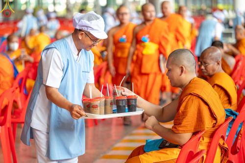 ภาพ No.60342:การต้อนรับพระสังฆาธิการ 10,000 กว่าวัดทั่วประเทศ พิธีมอบปัจจัยช่วยเหลือครู 4 จังหวัดชายแดนภาคใต้ พิธีปฏิบัติธรรม ในวันคุ้มครองโลก วันจันทร์ที่ 22 เมษายน พ.ศ.2567 ณ วัดพระธรรมกาย จ.ปทุมธานี