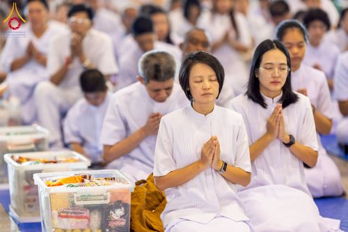 ภาพ No.256795:วันที่ 5 ตุลาคม พ.ศ. 2568 พิธีตักบาตร ข้าวสารอาหารแห้ง ณ บ้านแก้วเรือนทองคุณยายฯ สภาธรรมกายสากล วัดพระธรรมกาย