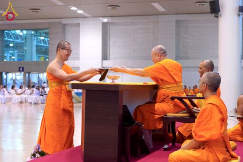 ภาพ No.232177:วันอาทิตย์ที่ 6 กรกฏาคม พ.ศ. 2568 พิธีมอบโล่เกียรติคุณ สวดธัมมจักกัปปวัตตนสูตร และรางวัลโครงการผู้นำแสงสว่างออนไลน์ ณ ห้องแก้วสารพัดนึก1 สภาธรรมกายสากล วัดพระธรรมกาย